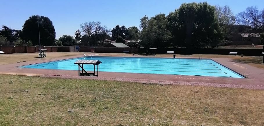 Florida Lake swimming pool